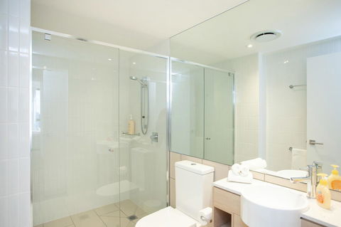 High Floor Ocean View Suites Broadbeach - Accommodation Brisbane 5