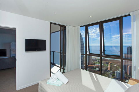 High Floor Ocean View Suites Broadbeach - Accommodation Brisbane 11