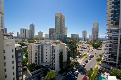 Surfers Mayfair - Accommodation Brisbane 4