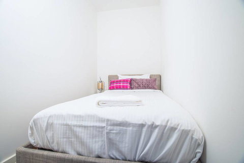 Wentworth Point 2Beds1Study2Bath Brand New APT - Accommodation Brisbane 3