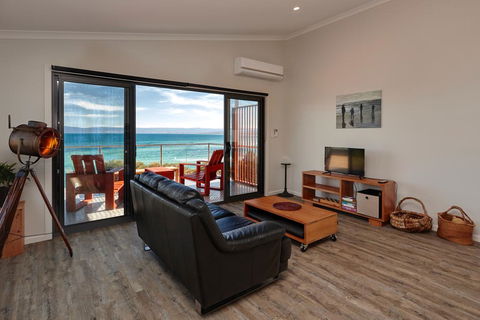 Whale Watcher 1 - Accommodation Brisbane 3