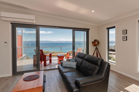Whale Watcher 2 - Accommodation Brisbane 1