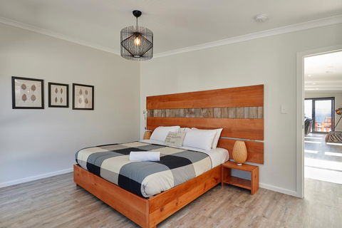Whale Watcher 2 - Accommodation Brisbane 3