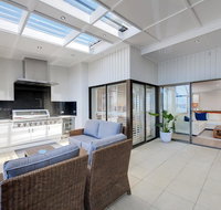 Whispering Sands' 10 Sandy Point Road - Luxury waterfront home with aircon WIFI  Foxtel - Accommodation Brisbane
