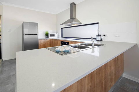 WHITSUNDAY Brand New Townhouse Close To Boardwalk - Accommodation Brisbane 1