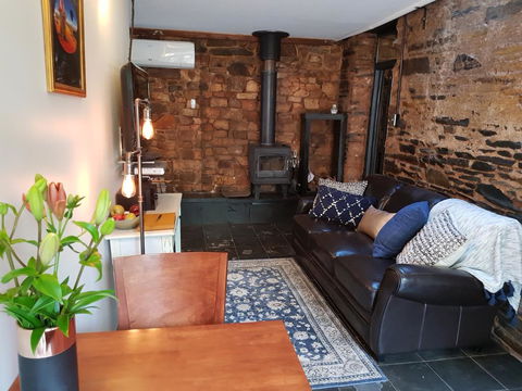 William Hunt's Retreat - Redwood Studio - Accommodation Brisbane 0
