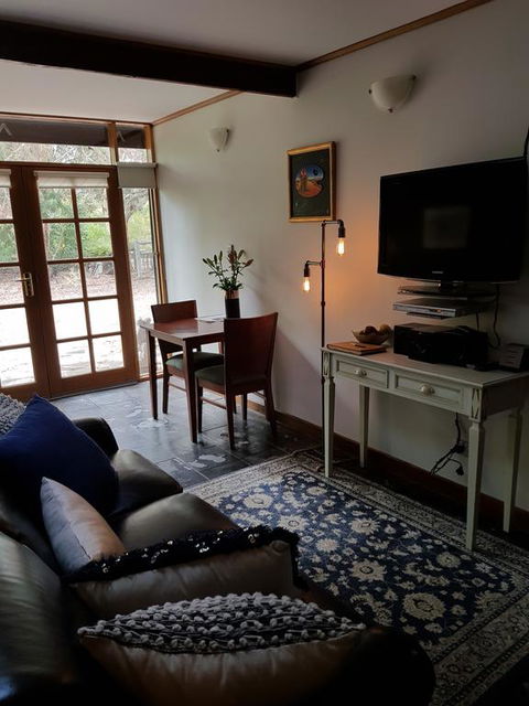 William Hunt's Retreat - Redwood Studio - Accommodation Brisbane 3