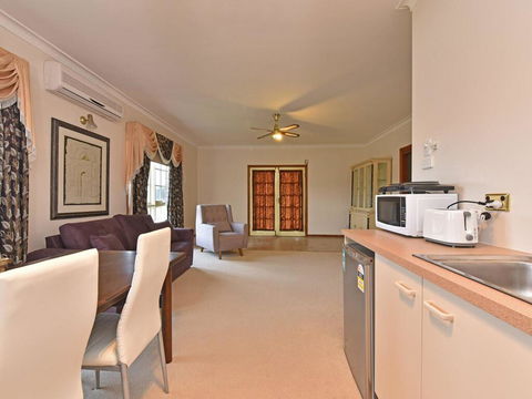 Wine Country Homestead 1br Studio - Accommodation Brisbane 2
