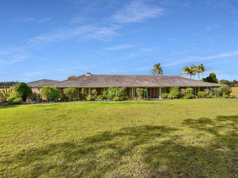 Wine Country Homestead 4-6br House - Accommodation Brisbane 0