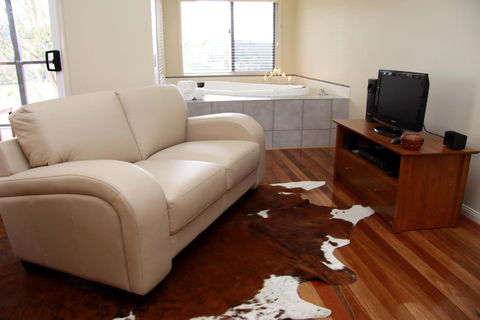 Yabbaloumba Retreat - Accommodation Brisbane 3
