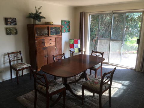 Yarram Cottage: Art And Accommodation - Accommodation Brisbane 3