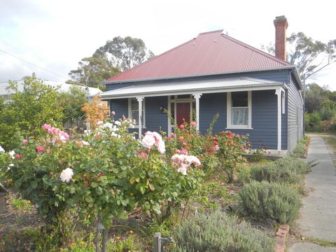 Yarram Cottage: Art And Accommodation - Accommodation Brisbane 0