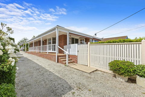 YIN-YANG - MOUNT ELIZA - Accommodation Brisbane 3