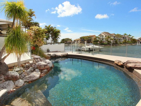Yulunga 20 - 4 BDRM Canal Home With Pool - Accommodation Brisbane 0