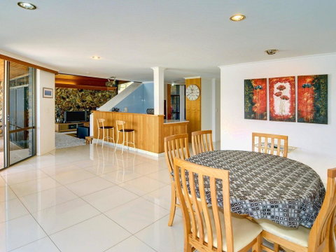 Yulunga 20 - 4 BDRM Canal Home With Pool - Accommodation Brisbane 2