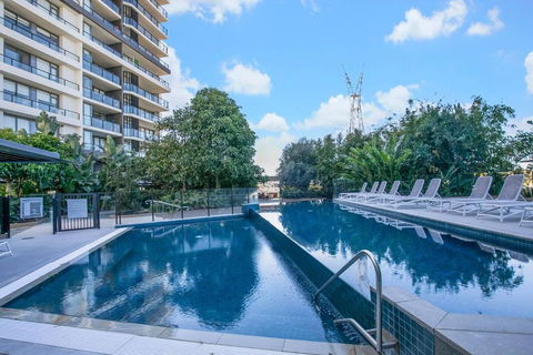 \'Urban Lushscape\' Hotel-Style Comfort In Newstead - Accommodation Brisbane 2