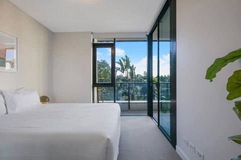 \'Urban Lushscape\' Hotel-Style Comfort In Newstead - Accommodation Brisbane 4