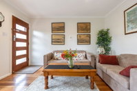 Spacious Bungalow5min walk to station5min to Box HillWiFiParking