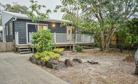 Currimundi Beach House - 1min To Currimundi Lake & Beach - Accommodation Brisbane 0
