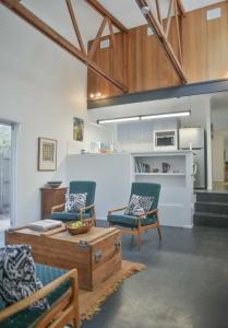 Currimundi Beach House - 1min To Currimundi Lake & Beach - Accommodation Brisbane 5