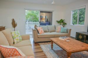 Currimundi Beach House - 1min To Currimundi Lake & Beach - Accommodation Brisbane 4