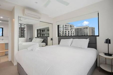 54Q Opposite Lush Park Playground, Portside 2BR FPKG - Accommodation Brisbane 4