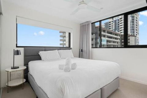 54Q Opposite Lush Park Playground, Portside 2BR FPKG - Accommodation Brisbane 1