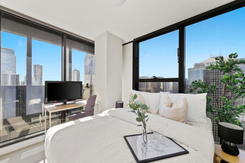 A 2BR Apt On Collins With City Views FREE Parking - Accommodation Brisbane 0