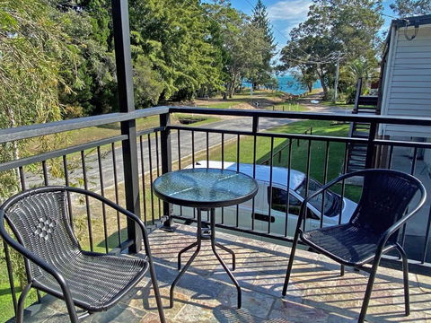 A BEACH AFFAIR - Accommodation Brisbane 0