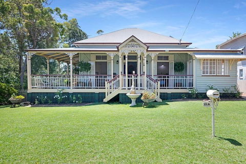 A Charming Queenslander - Accommodation Brisbane 4