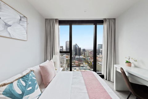 A Chic 2BR Apt Near Melbourne CBD W FREE Parking - Accommodation Brisbane 0