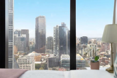 A Chic 2BR Apt Near Melbourne CBD W FREE Parking - Accommodation Brisbane 1