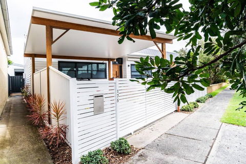 A Chic Coastal Hideaway At Toowoon Bay Beach - Accommodation Brisbane 1