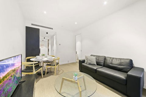 A Cozy & Lovely 2BR Apt Near Melbourne Central - Accommodation Brisbane 1