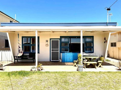 A Magic Shack - Relax, Recharge, Frolic & Fish - Accommodation Brisbane 0