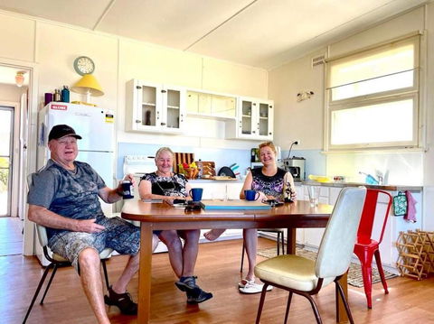 A Magic Shack - Relax, Recharge, Frolic & Fish - Accommodation Brisbane 2