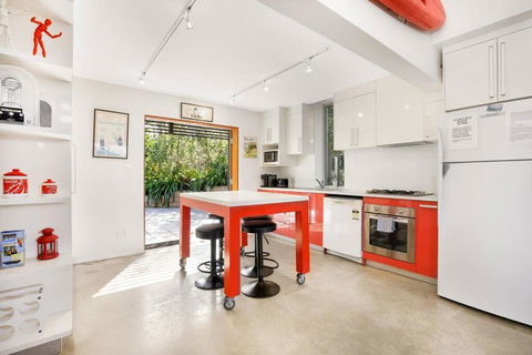 AAA Coke Shack - Accommodation Brisbane 2