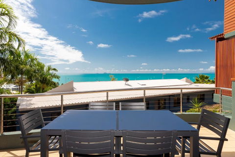 Absolute Airlie - Accommodation Brisbane 0