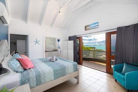 Absolute Airlie - Accommodation Brisbane 4
