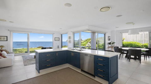 Absolute Beachfront On Stunning Pearl Beach - Accommodation Brisbane 2