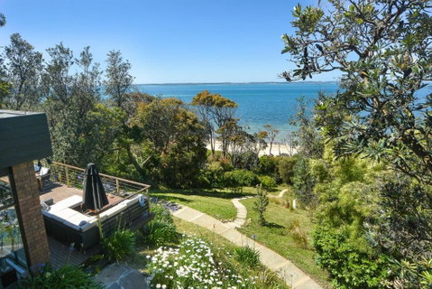 Absolute Beachfront - Accommodation Brisbane 0
