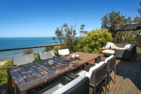 Absolute Beachfront - Accommodation Brisbane 4