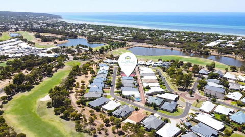 Across The Way, Golf And Beach Heaven - Accommodation Brisbane 0