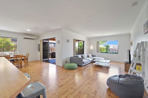 Across The Way, Golf And Beach Heaven - Accommodation Brisbane 2