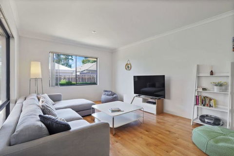 Across The Way, Golf And Beach Heaven - Accommodation Brisbane 1