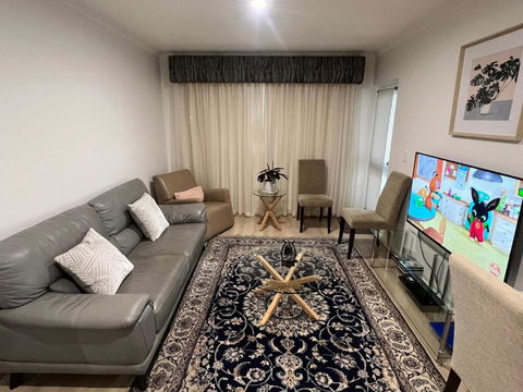 ADELAIDE CBD APARTMENT - 3BR, 2BATH & CARPARK - Accommodation Brisbane 1