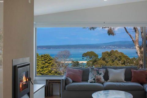 ADS On Collins - 4 Bedroom And Pet Friendly - Accommodation Brisbane 0