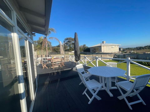 Ahoy Family Beach Escape - Accommodation Brisbane 0