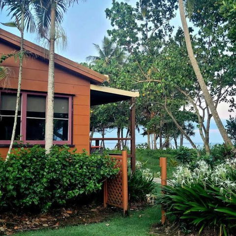 Absolute Beachfront Cottage - Accommodation Brisbane 2