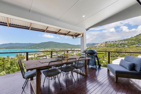 Airlie Views - Accommodation Brisbane 1